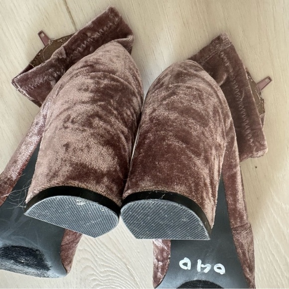 Steve Madden gaze velvet bootie - Picture 9 of 11